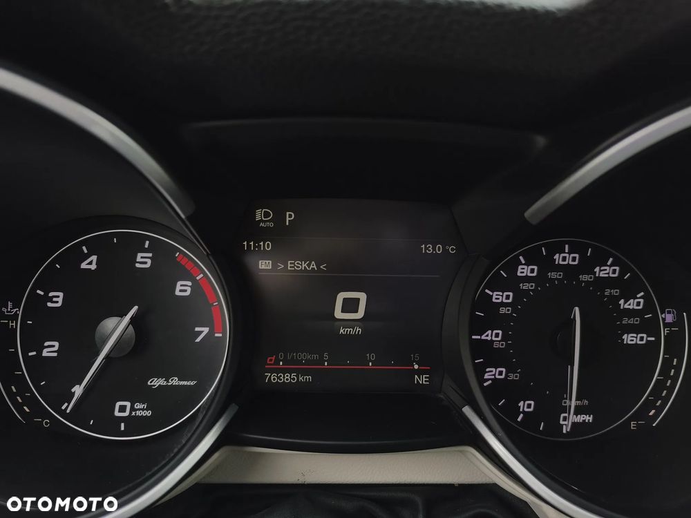 Alfa Romeo Stelvio 2.0 Turbo 16V AT8-Q4 Veloce Ti - 10