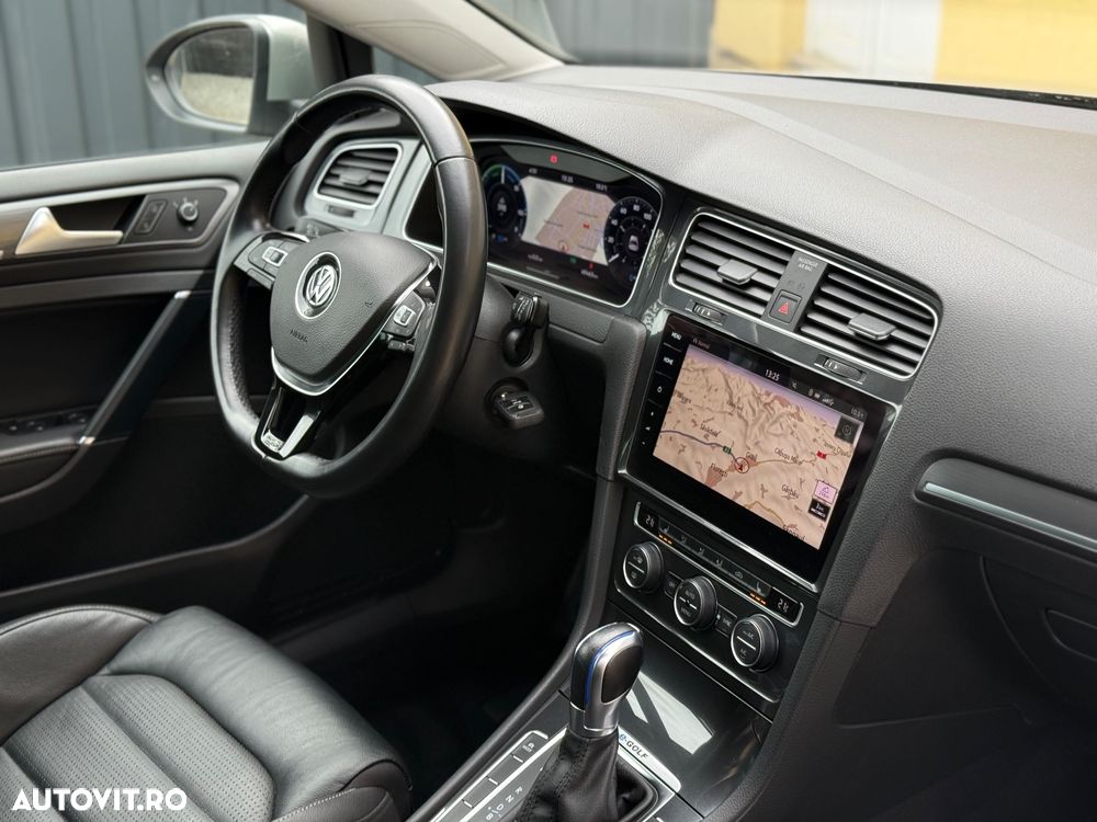 Volkswagen e-Golf - 15