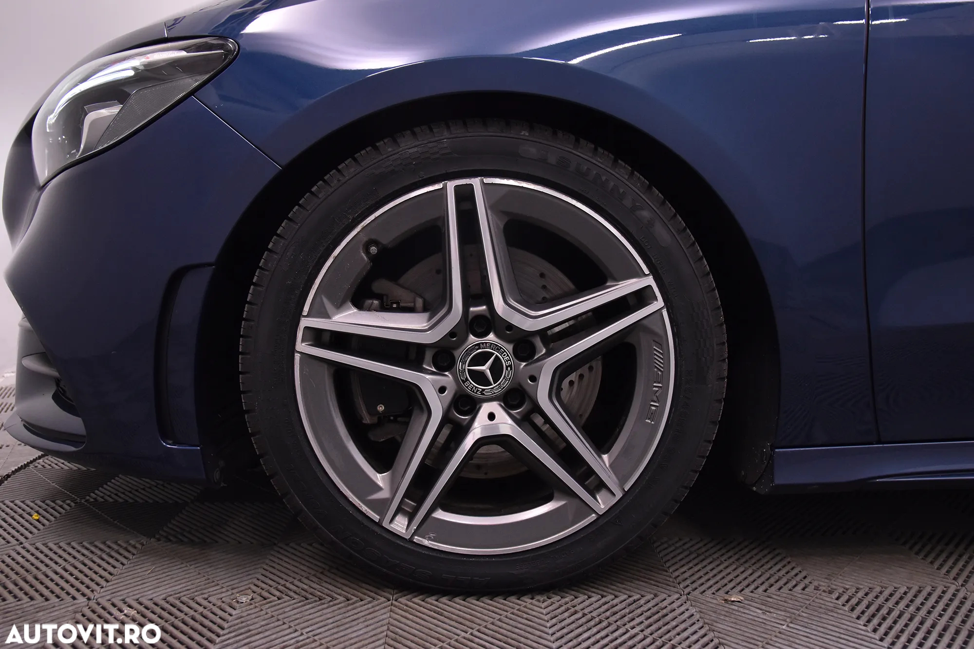 Mercedes-Benz B 220 4Matic 7G-DCT AMG Line - 13
