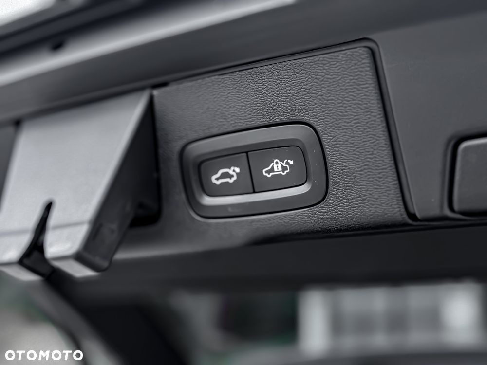 Volvo XC 60 B4 D Ultimate Dark - 36