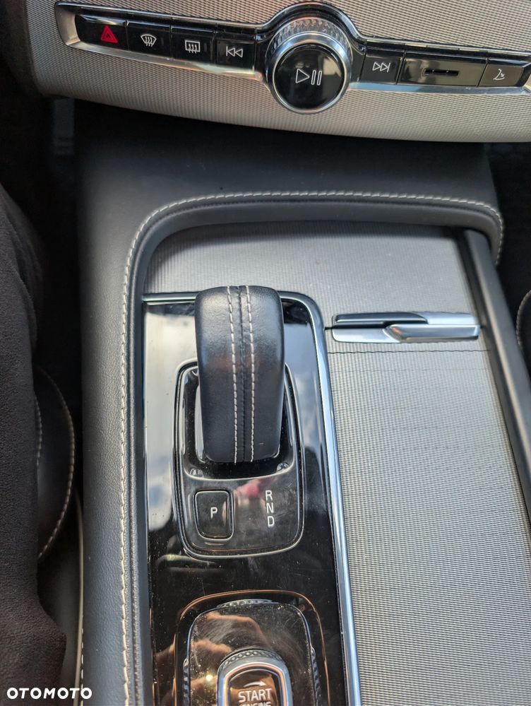 Volvo XC 90 D5 AWD R-Design 7os - 33