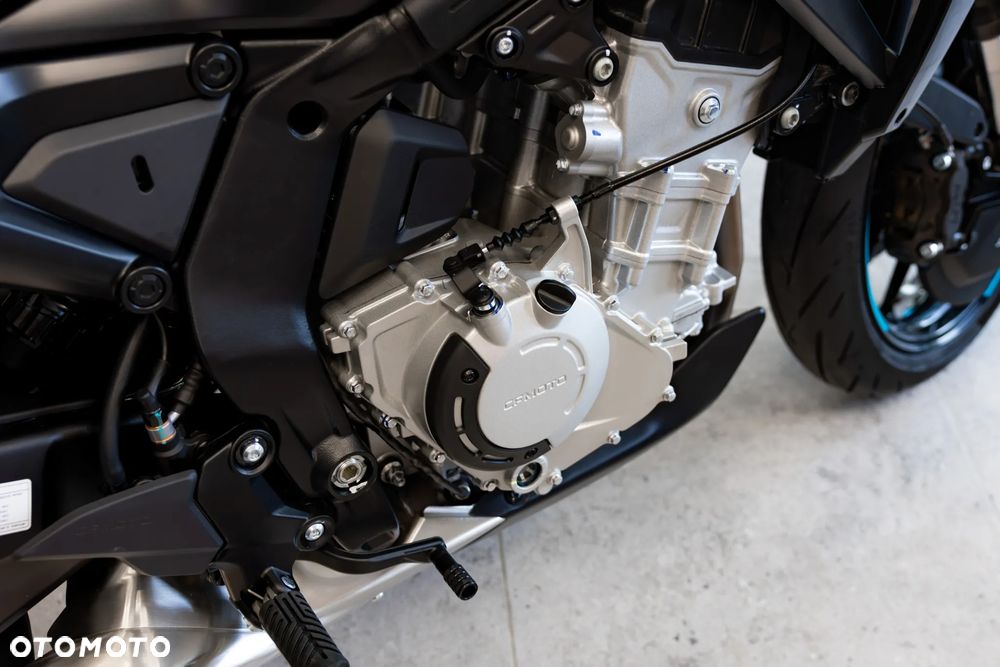 CFMoto NK - 12