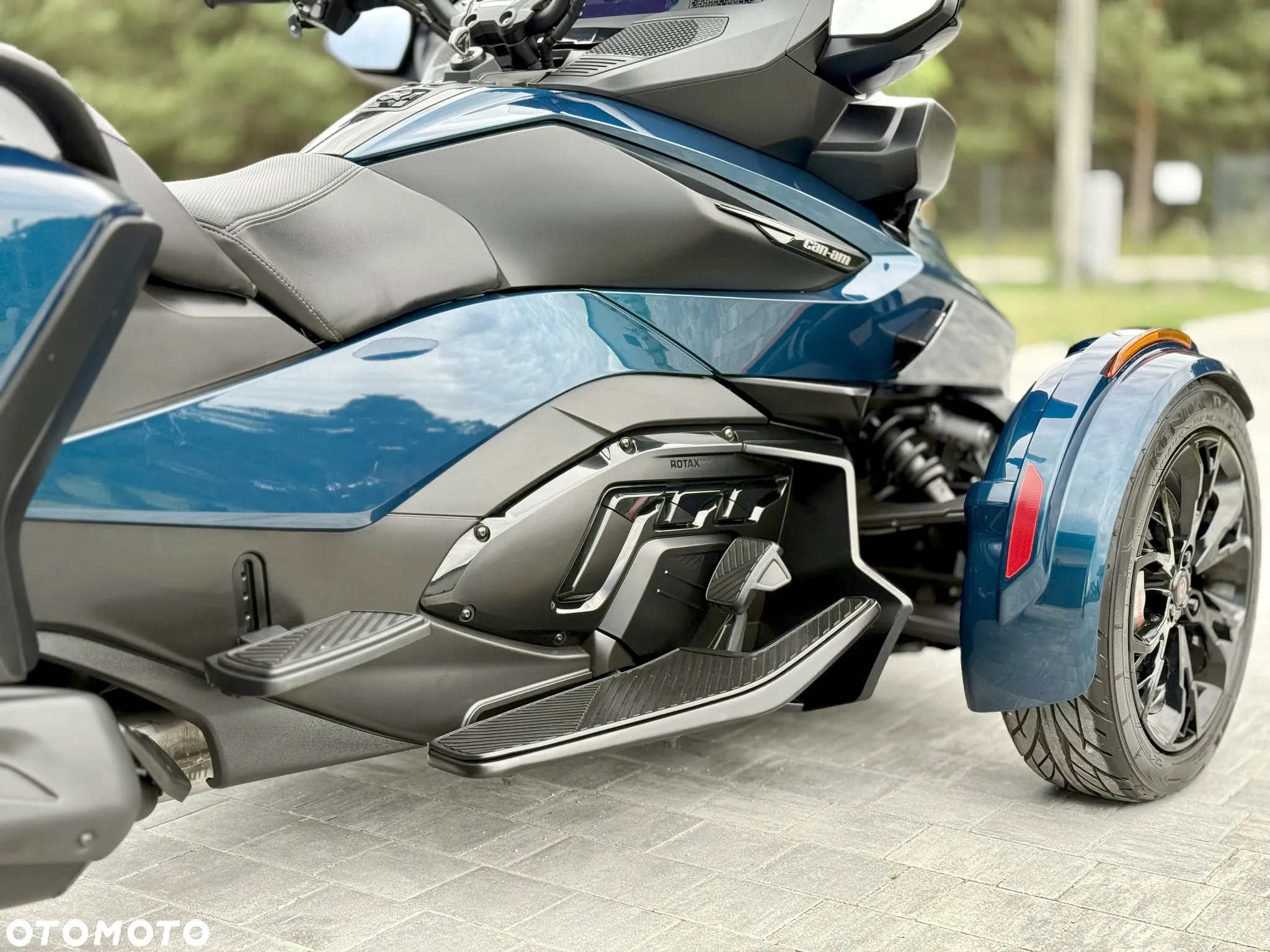 Can-Am Spyder - 30