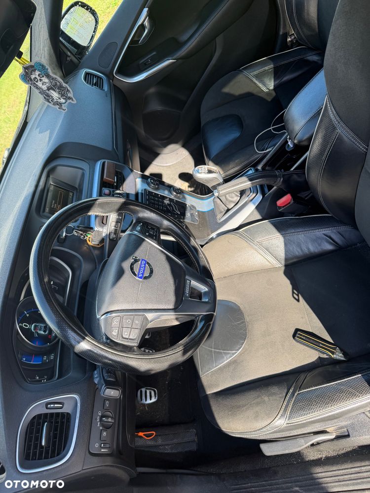 Volvo V40 D4 R-Design - 6