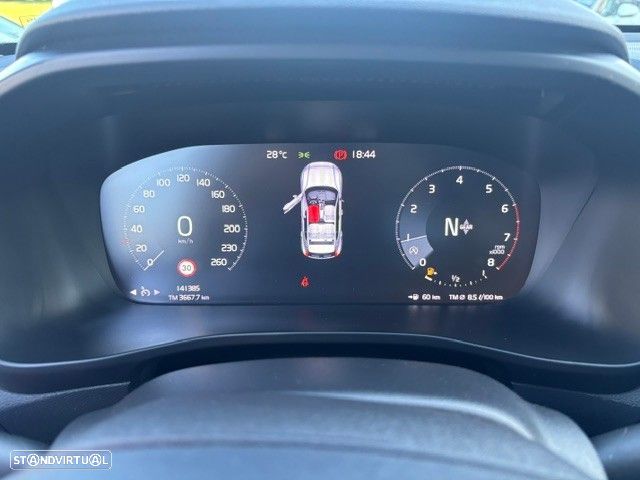 Volvo XC 40 1.5 T3 Tech Edition - 3