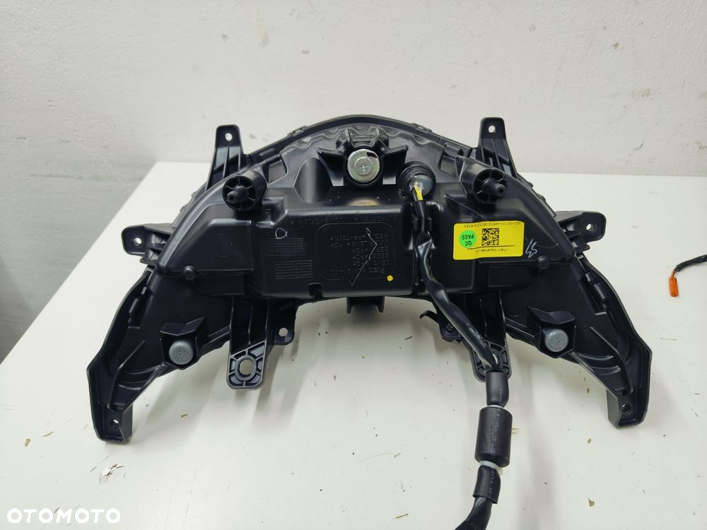 Reflektor Suzuki Burgman  Street 125  (23-25)r - 3