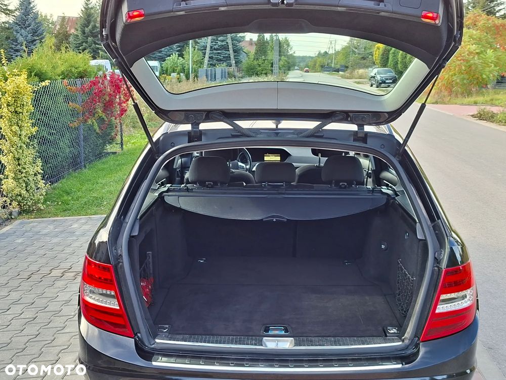 Mercedes-Benz Klasa C 180 CGI BlueEFFICIENCY - 31