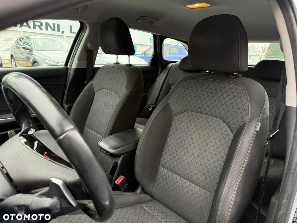 Kia Ceed - 11