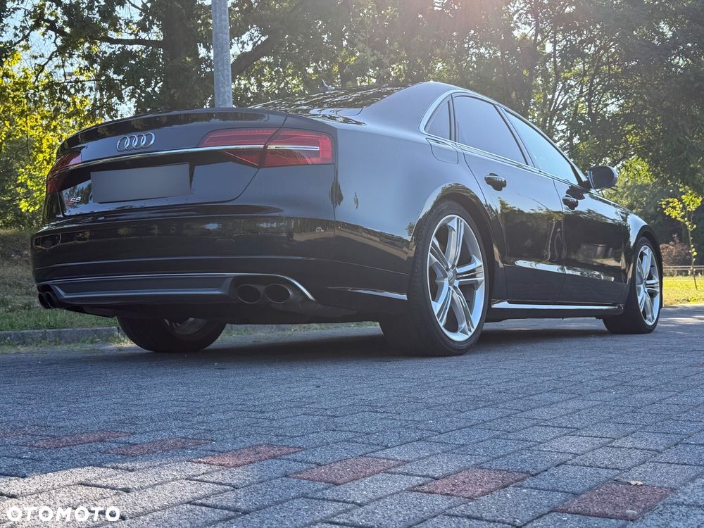 Audi S8 Plus - 12