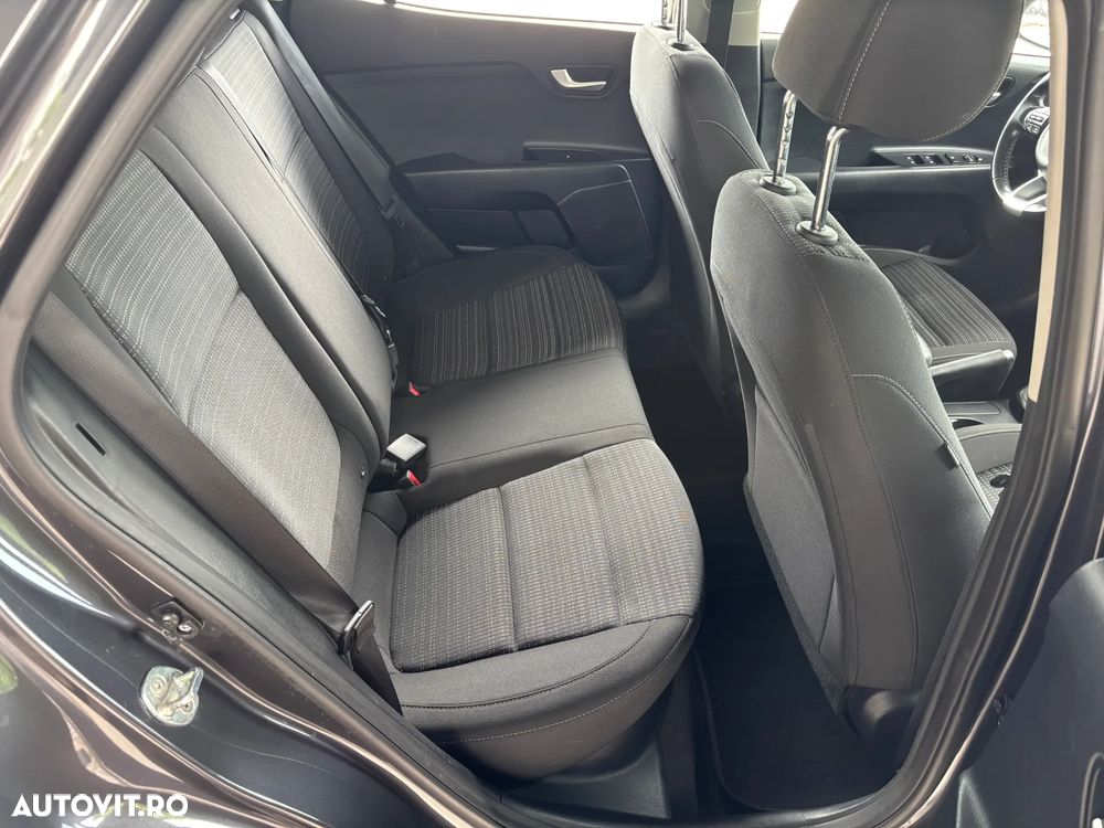 Kia Stonic 1.4 GSL Trend - 34
