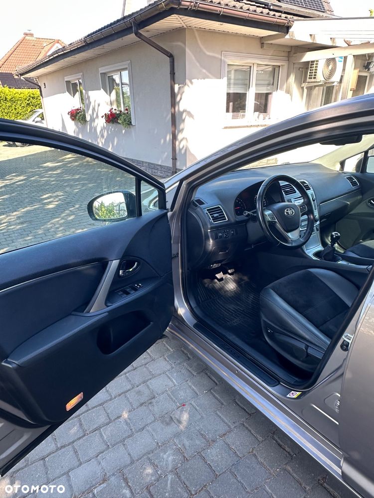 Toyota Avensis 1.8 Comfort - 10