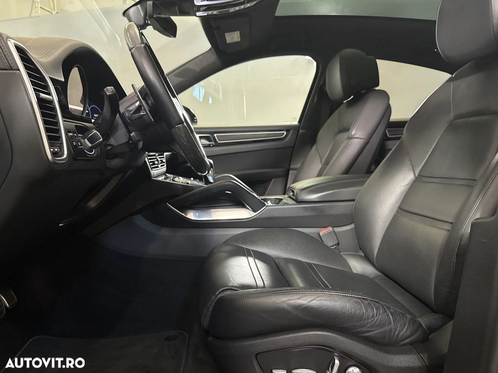 Porsche Cayenne Turbo - 28