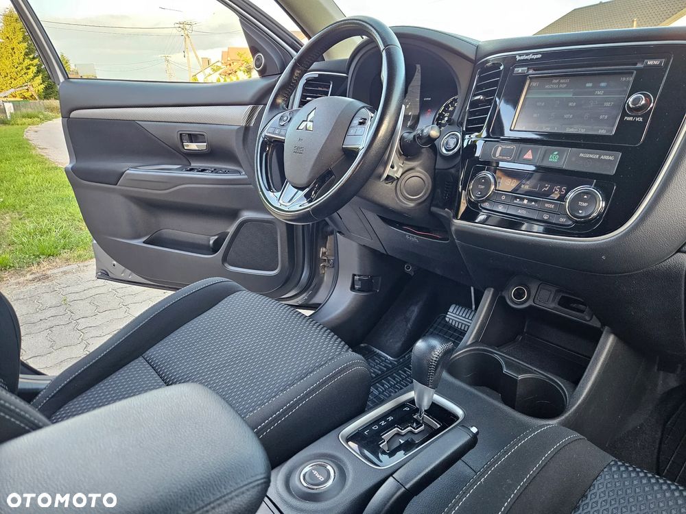 Mitsubishi Outlander 2.0 Intense Comfort 4WD CVT - 24
