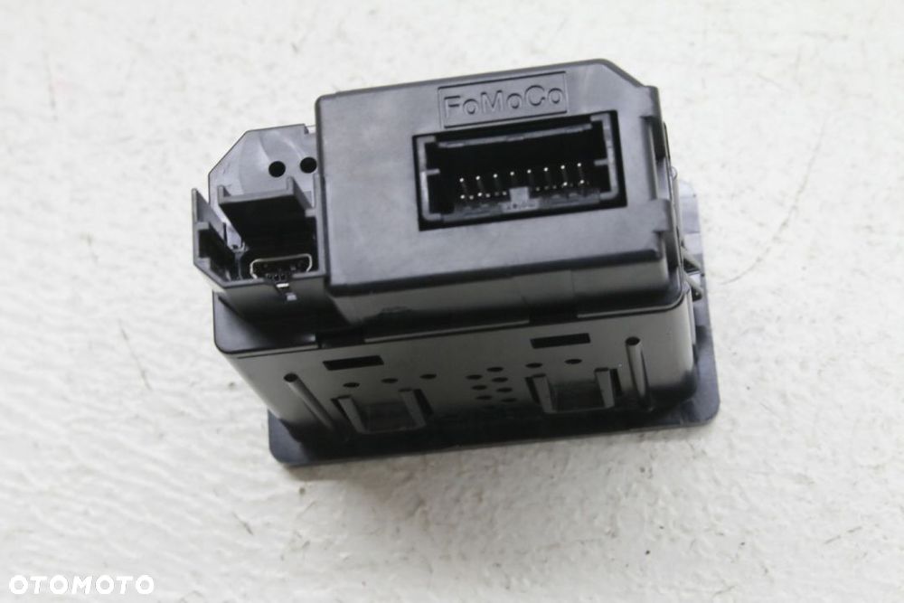gniazdo USB AUX FORD EM2T-14F014-AB - 3