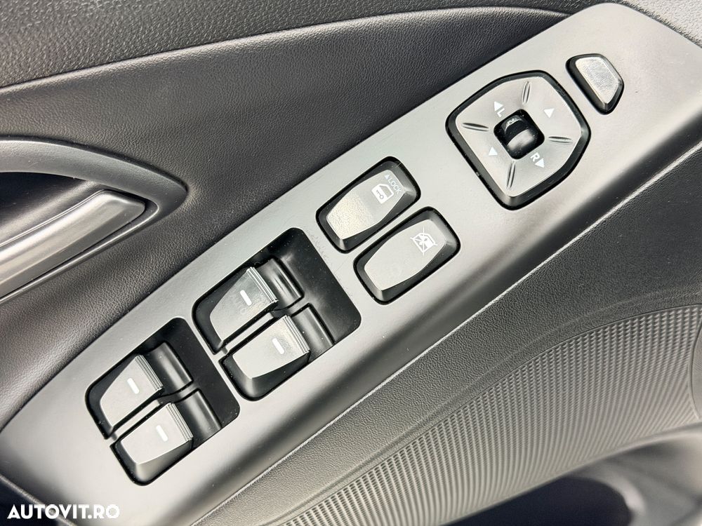 Hyundai ix35 1.7 CRDI 2WD Fifa World Cup Edition - 11