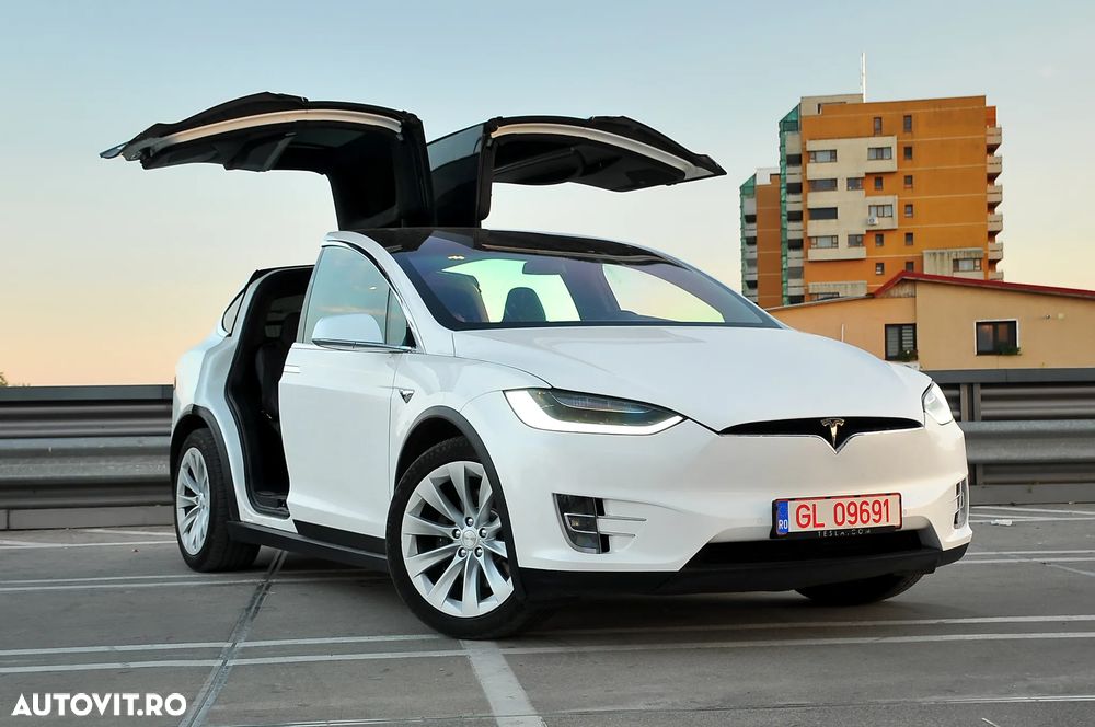Tesla Model X - 1