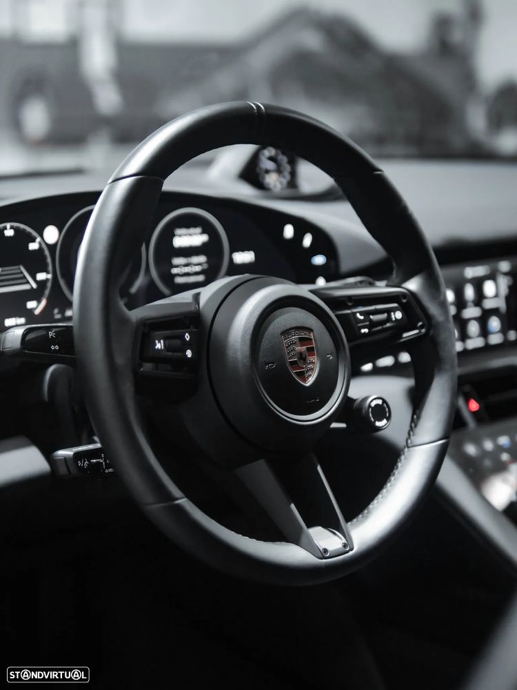 Porsche Taycan Cross Turismo 4 - 21