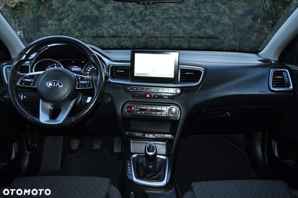 Kia Ceed - 11