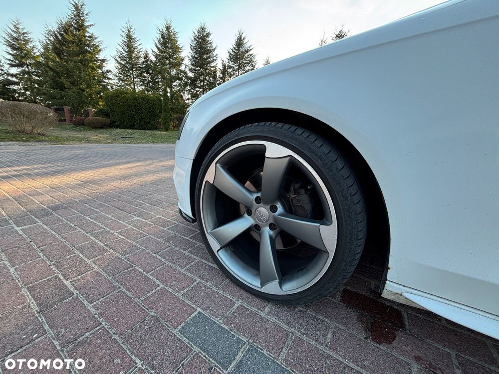 Audi A4 Avant 2.0 TDI Quattro Line - 14