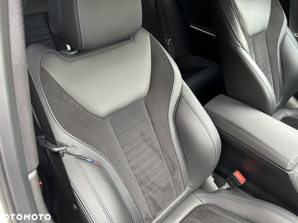 BMW Seria 3 330e M Sport - 14