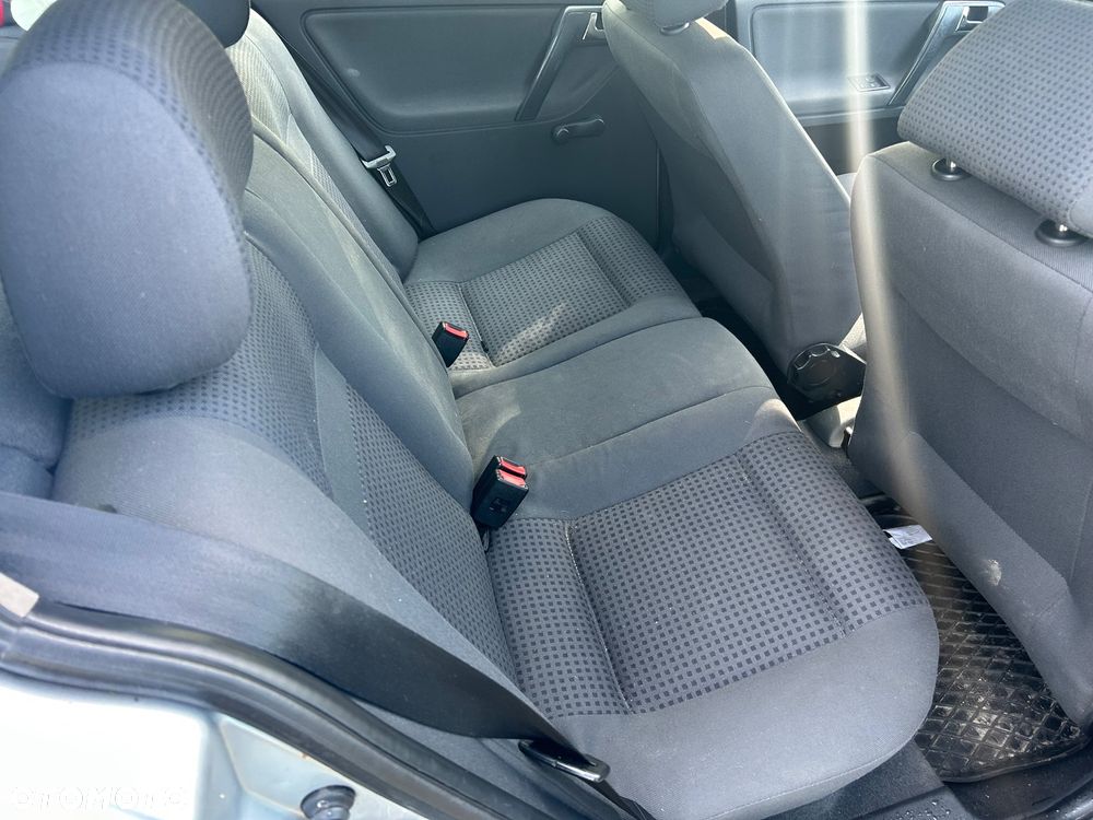 Volkswagen Polo 1.4 16V Comfortline - 12