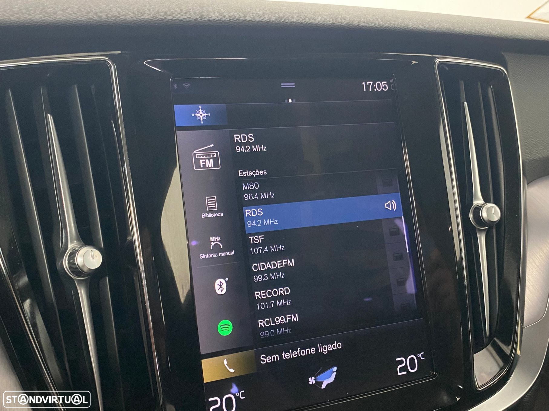 Volvo V60 2.0 B4 Momentum Geartronic - 28
