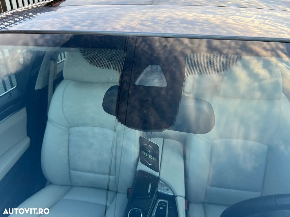 BMW Seria 5 520d Aut. Luxury Line - 23