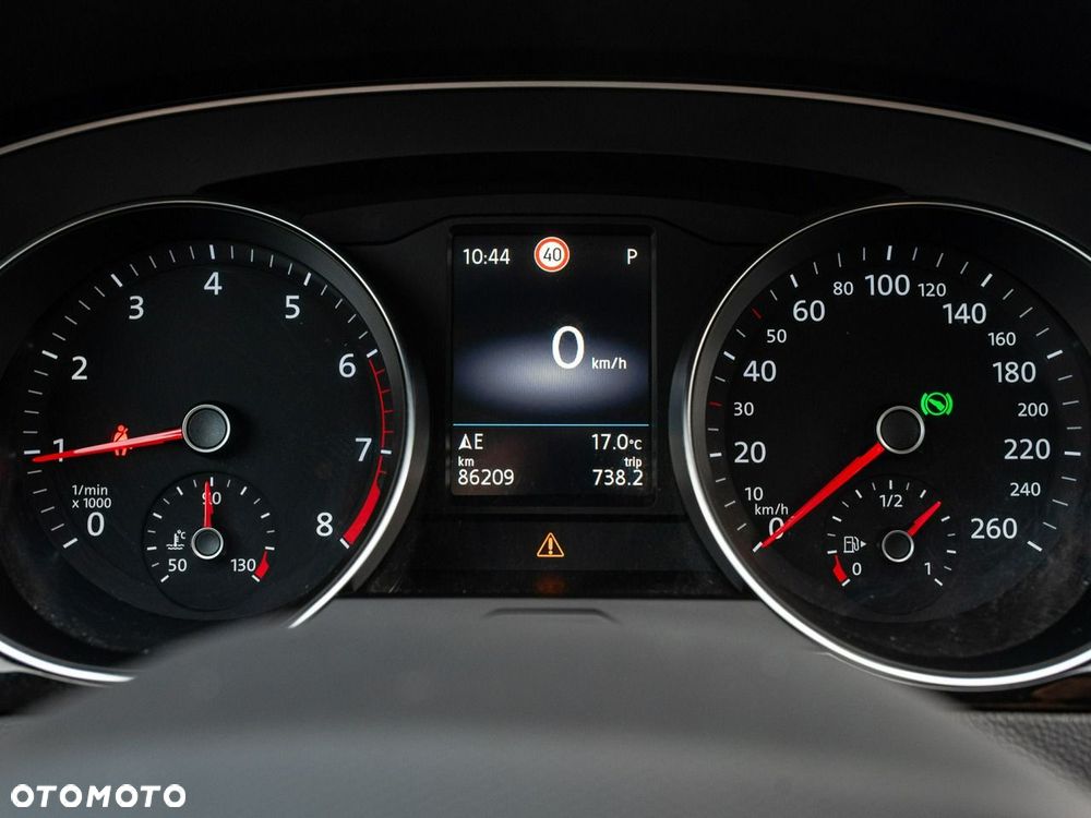 Volkswagen Passat - 13
