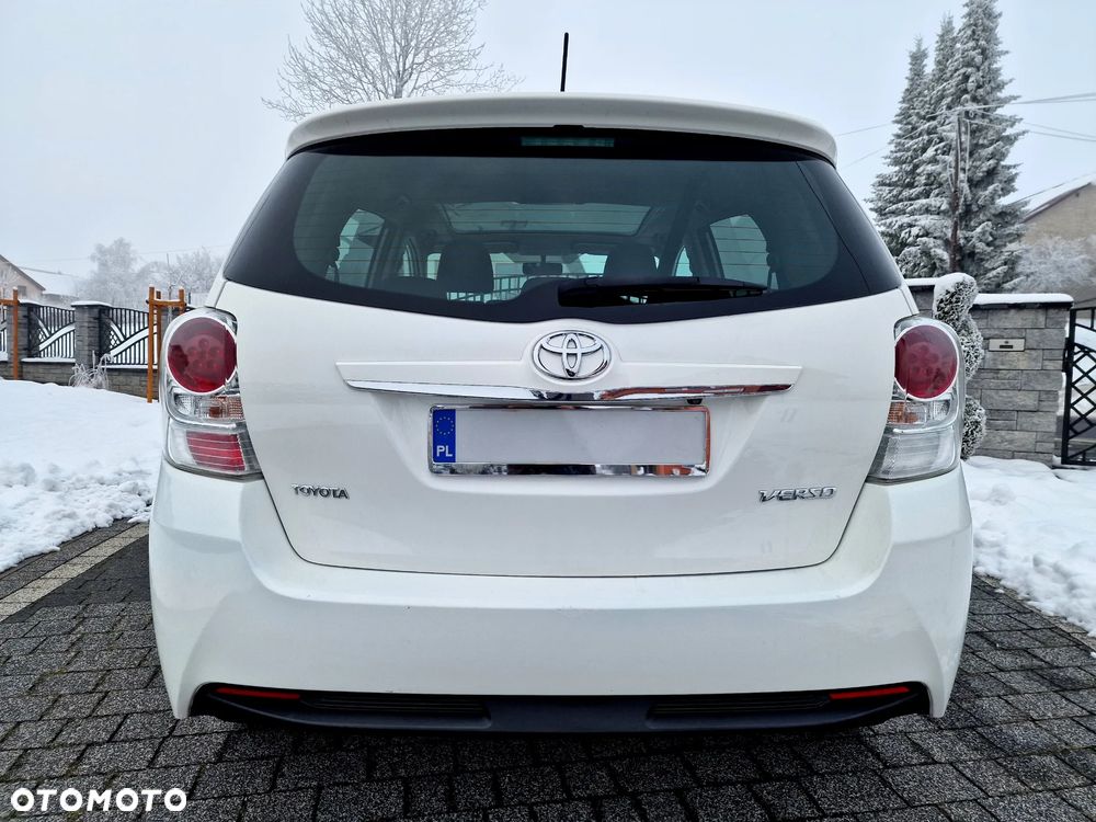 Toyota Verso 1.6 Premium - 26