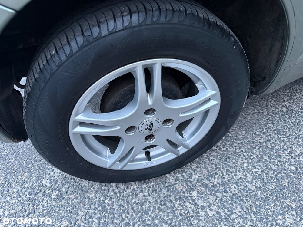 Toyota Yaris 1.0 Sol - 13