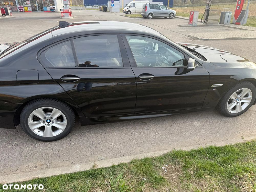 BMW Seria 5 520d xDrive - 29
