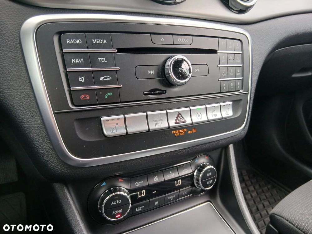 Mercedes-Benz GLA 200 7G-DCT - 17
