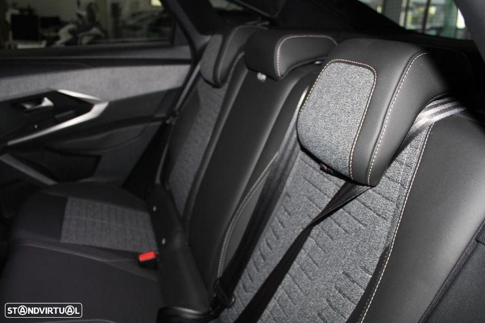 Peugeot E-3008 73 kWh Allure - 14