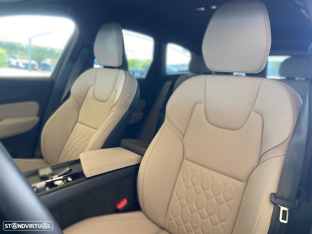 Volvo XC 60 2.0 T6 PHEV Core AWD - 12