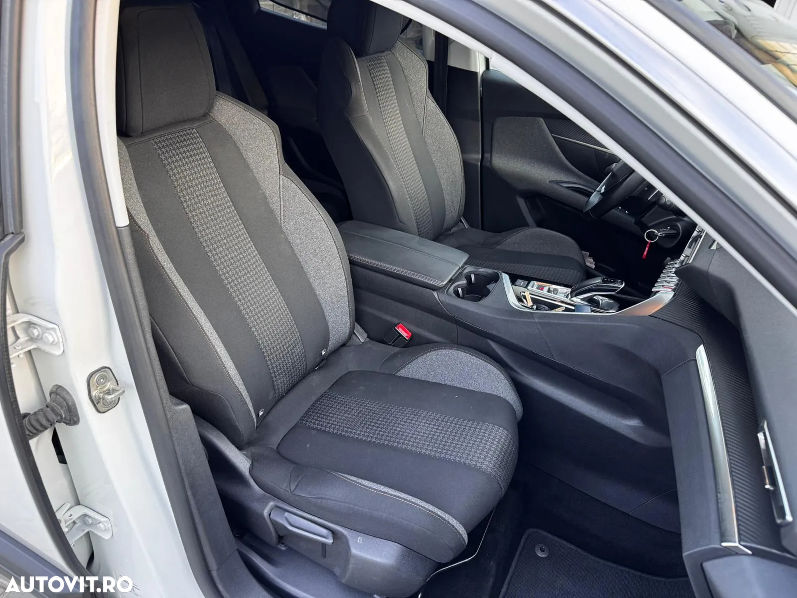 Peugeot 3008 1.2 PureTech Turbo S&S EAT8 Allure - 16