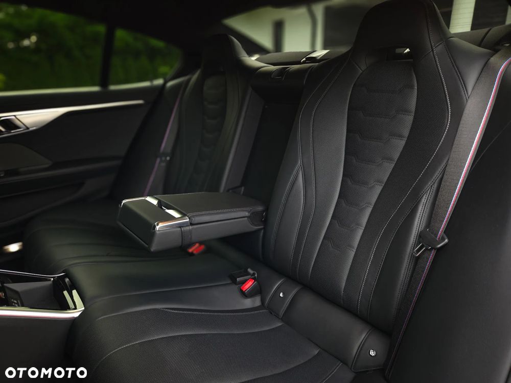 BMW Seria 8 840i - 31