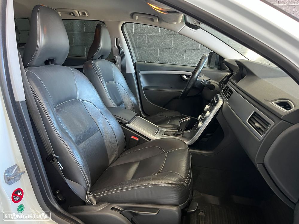 Volvo XC 70 2.0 D4 Momentum Geartronic - 11