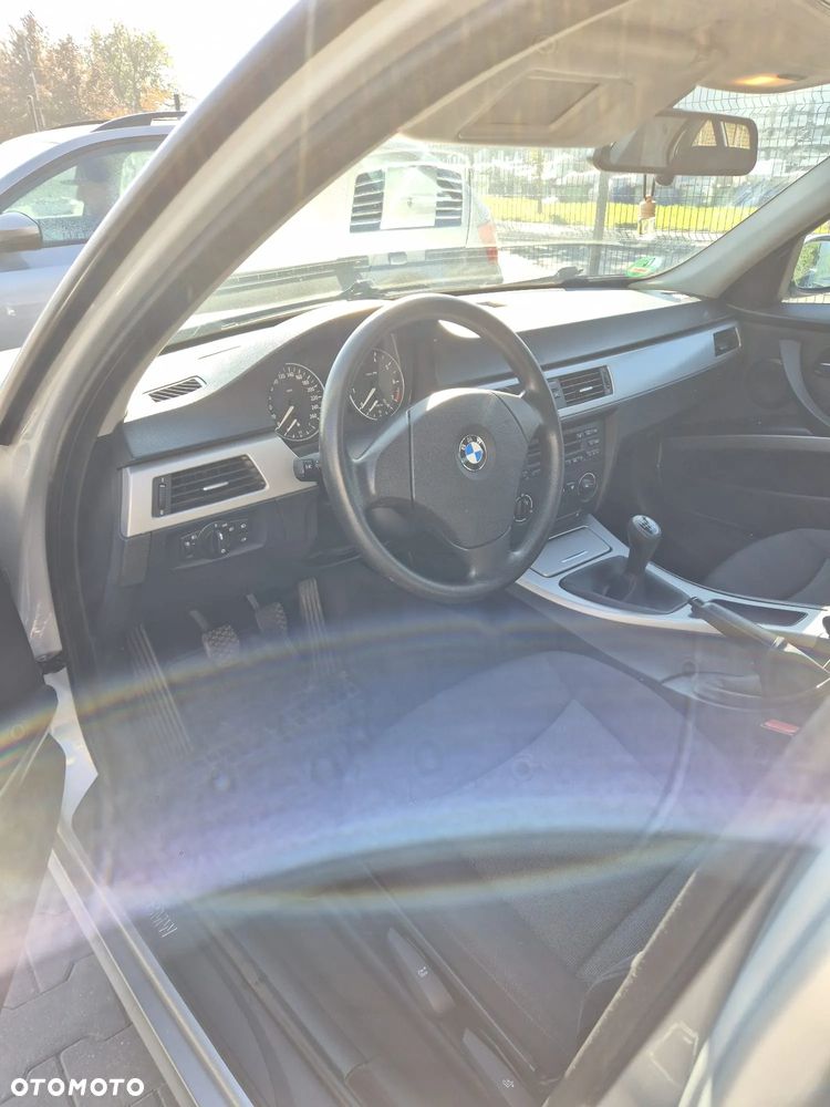 BMW Seria 3 318i - 11