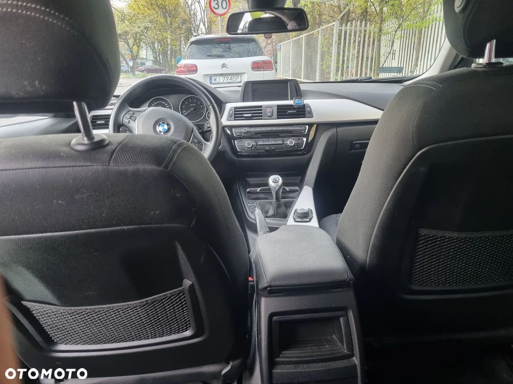 BMW Seria 3 318i - 10
