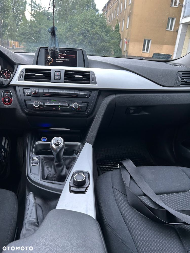 BMW Seria 3 320i - 9