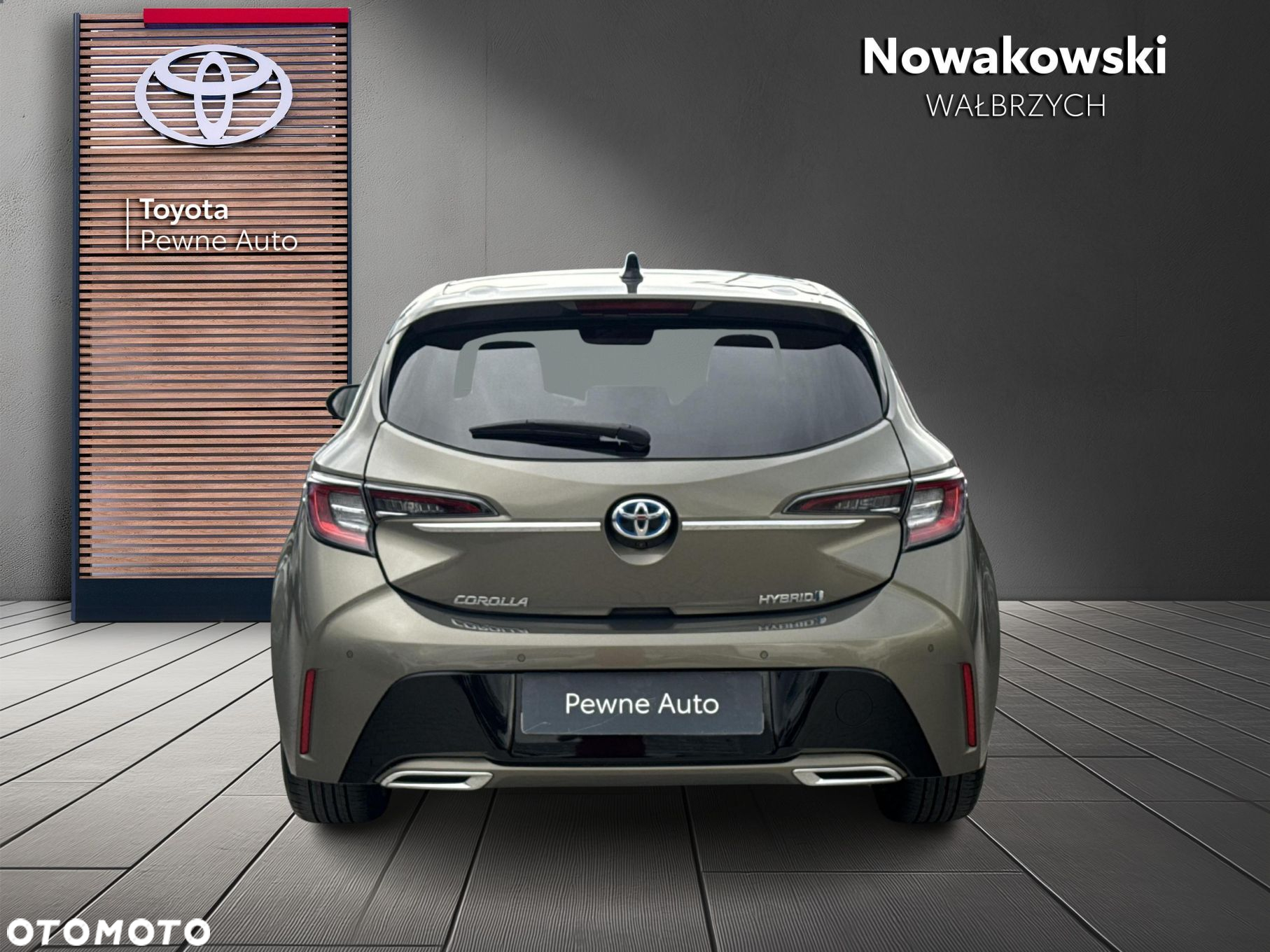 Toyota Corolla 2.0 Hybrid Executive - 8