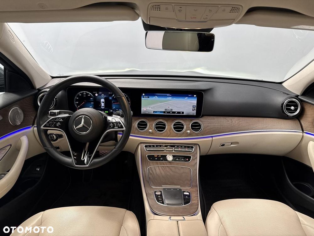 Mercedes-Benz Klasa E 220 d 4-Matic AMG/Avantgarde - 22