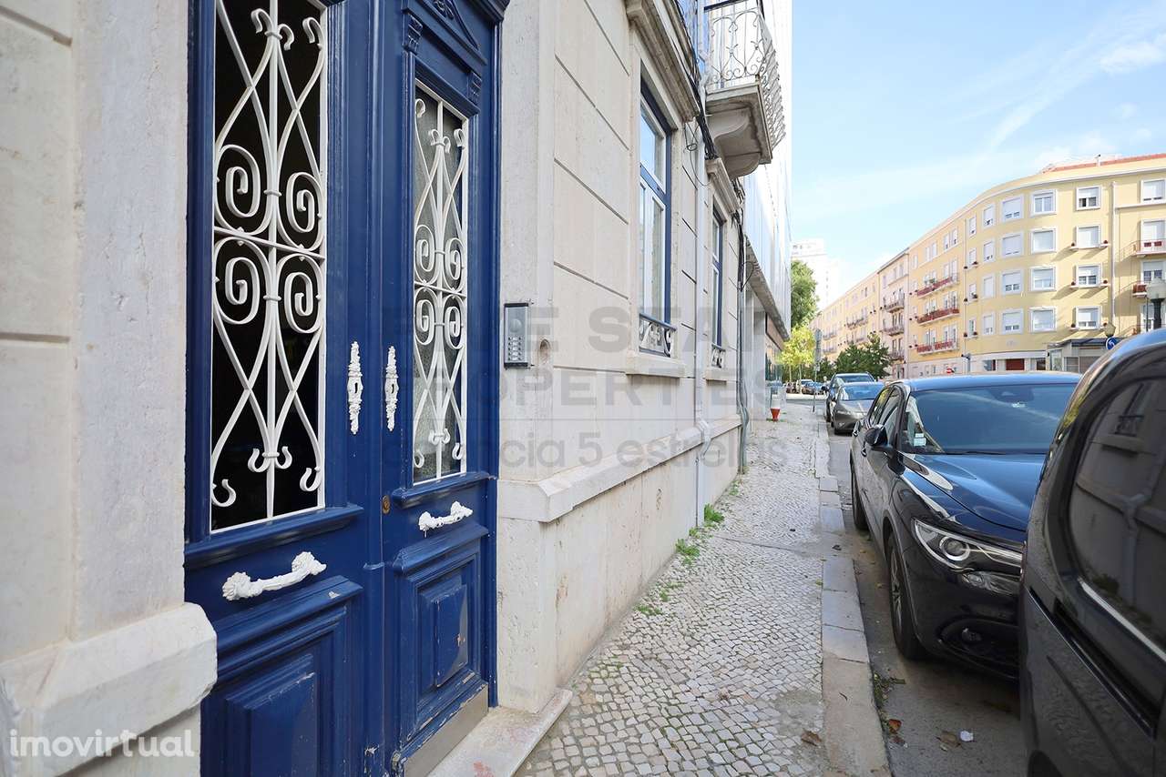 T4 Renovado - Charme Clássico - Varandas - Avenidas Novas - Grande imagem: 2/39