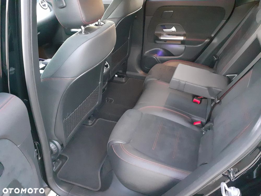 Mercedes-Benz EQA 300 66.5kWh 4-Matic AMG Line - 24