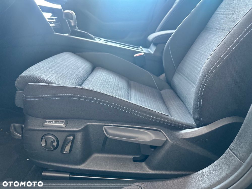 Volkswagen Passat - 12