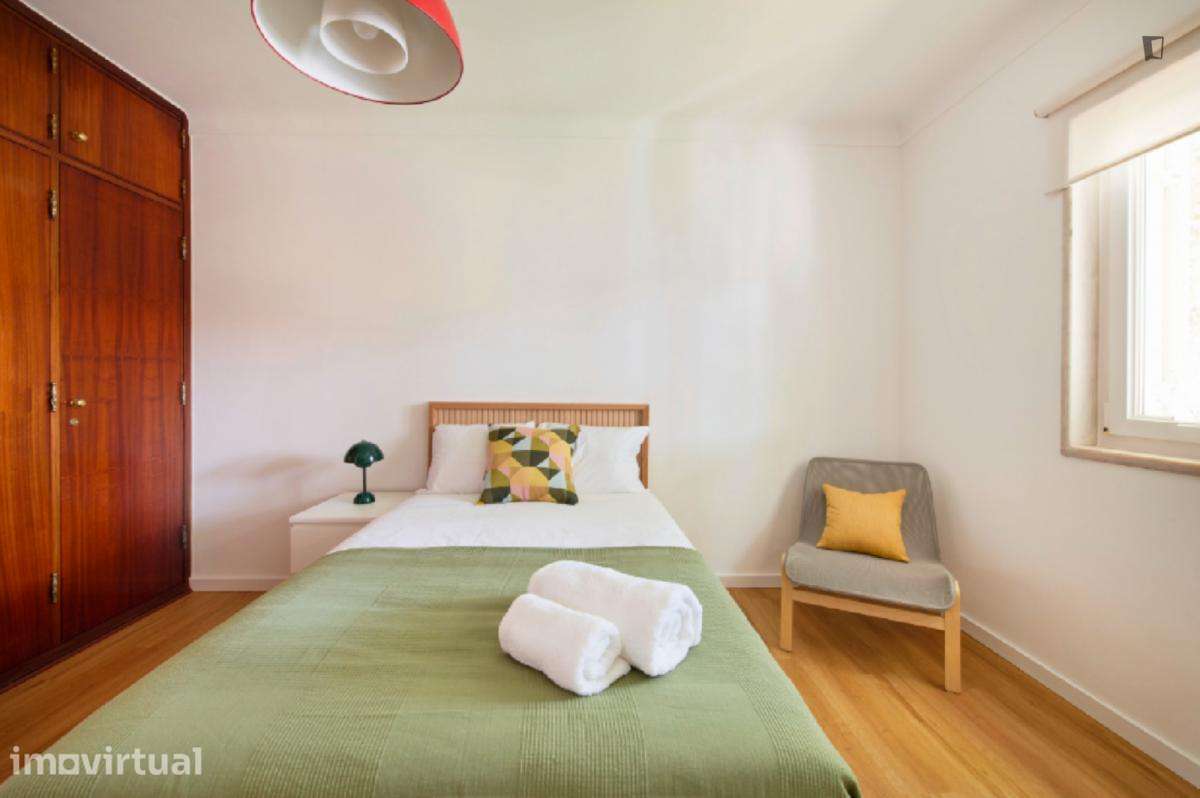 Quarto - localizado em Benfica Lisbon - Grande imagem: 2/24
