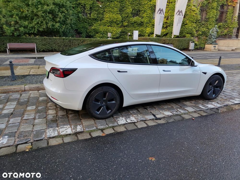 Tesla Model 3 - 9