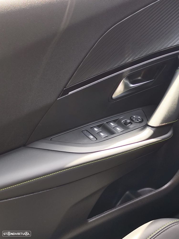 Peugeot e-2008 GT - 12