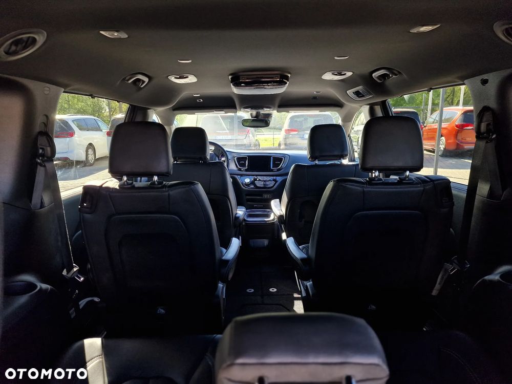 Chrysler Pacifica - 10