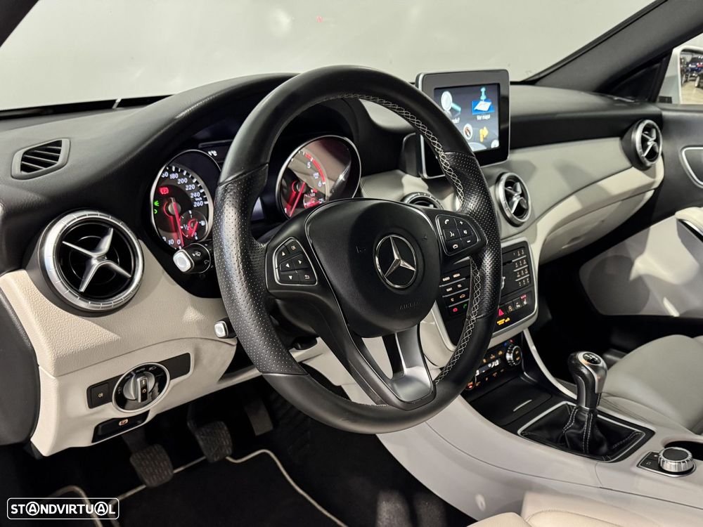 Mercedes-Benz CLA 180 d Shooting Brake Urban - 35